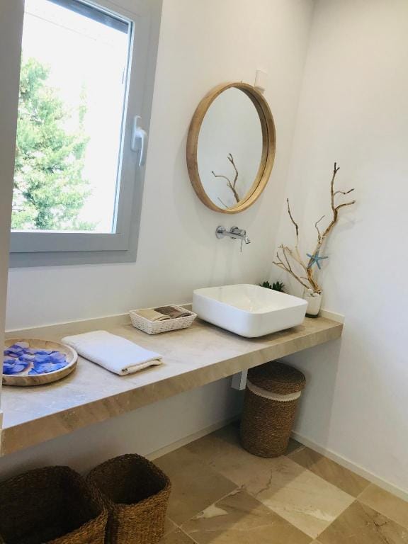 VILLA OKLAHOMA , LARGE villa 2min walk from beach Villa in Raiguer