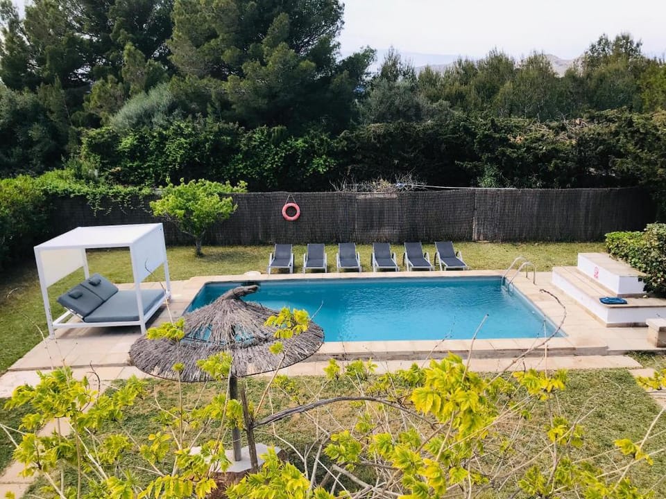 VILLA OKLAHOMA , LARGE villa 2min walk from beach Villa in Raiguer