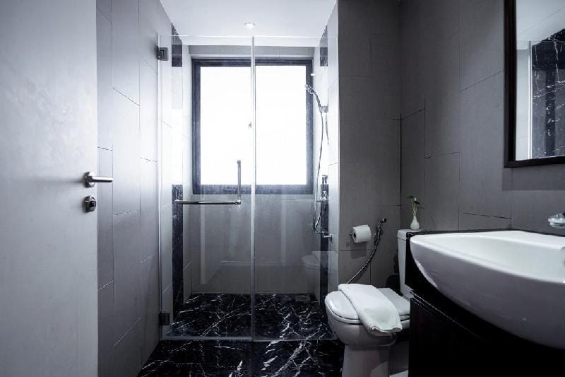 Minimalist  1-Bedroom Studio for 2-4pax- Pool View Apartment in Tanjung Bungah