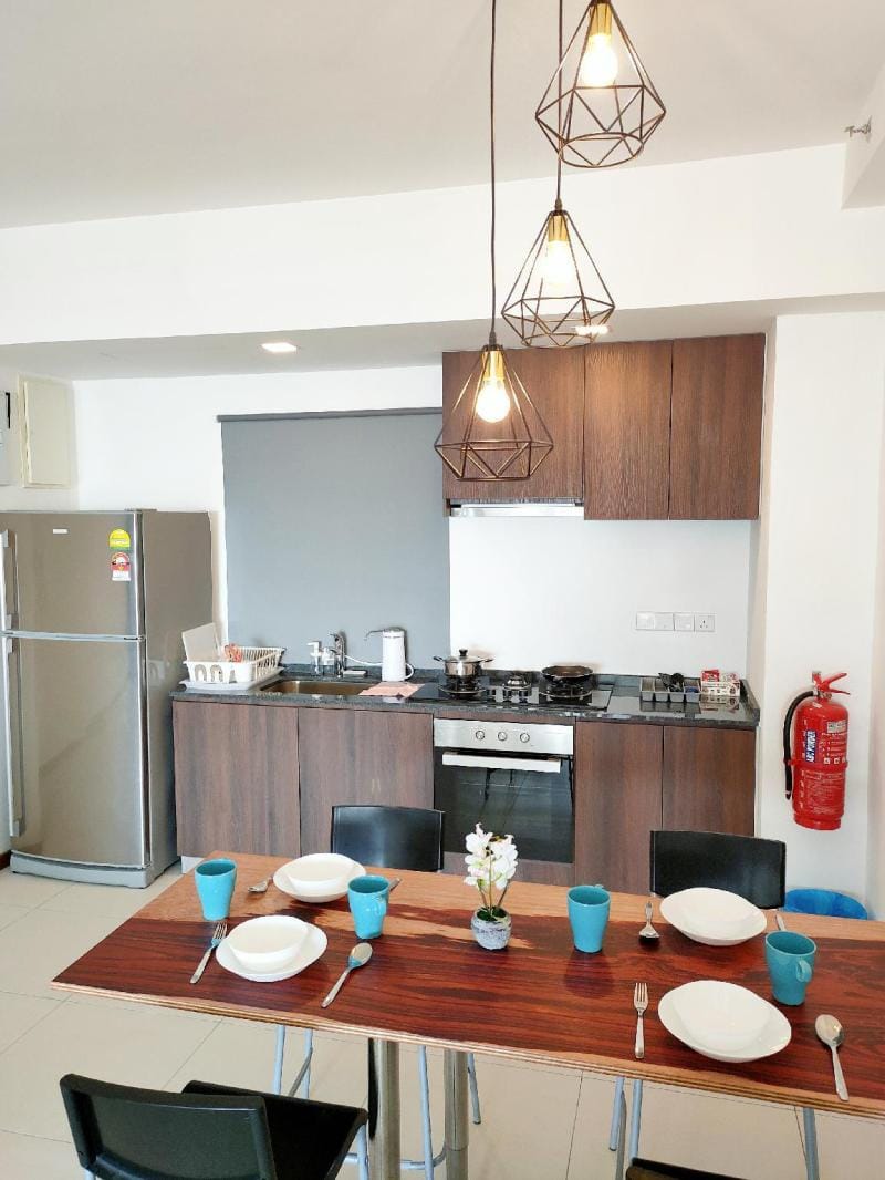 Minimalist  1-Bedroom Studio for 2-4pax- Pool View Apartment in Tanjung Bungah