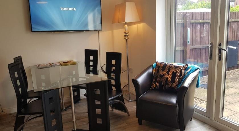 Ladysmith House - Full House Vacation rental in Grimsby