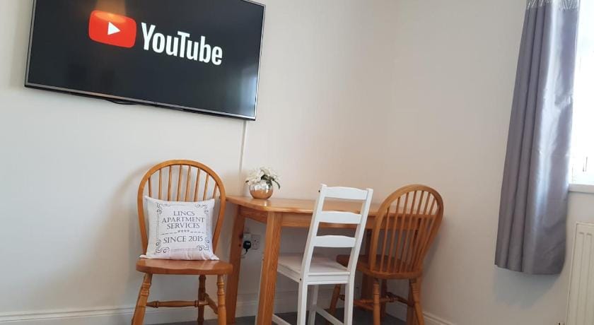 Ladysmith House - Full House Vacation rental in Grimsby