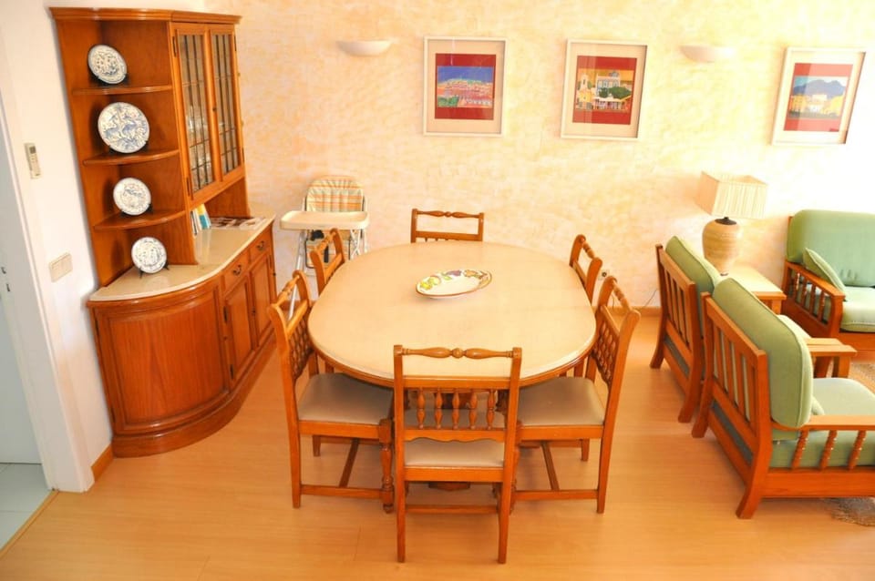 Stylish and well-equipped, private pool, close to amenities, free AC and Wifi Vacation rental in Quarteira