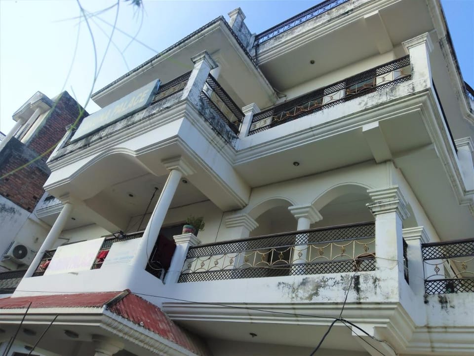 Varuna Palace Near Mandir & Ghat's Vacation rental in Varanasi