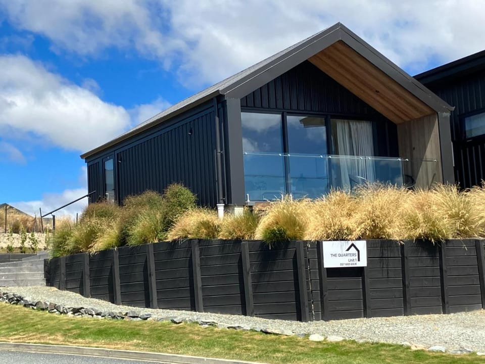 The Quarters Unit 1 - Lake Tekapo Apartment in Lake Tekapo
