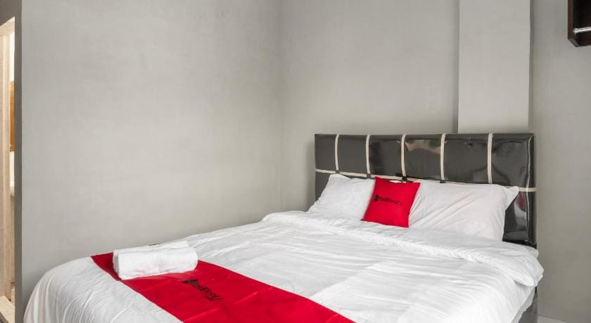 RedDoorz near Manhattan Square Medan Bed and Breakfast in Indonesia