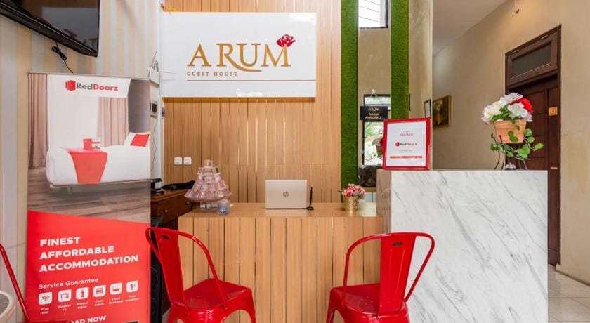RedDoorz near Dino Park Bed and Breakfast in East Java