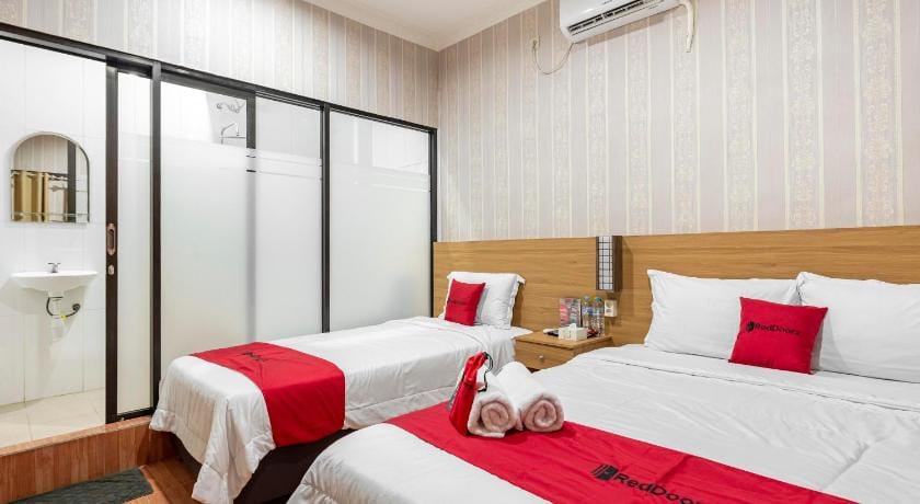 RedDoorz Syariah @ Danau Kerinci Sawojajar Bed and Breakfast in East Java