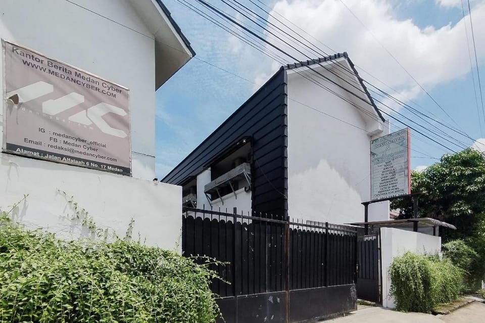 Alfalah Residence Syariah Mitra RedDoorz Hotel in Indonesia