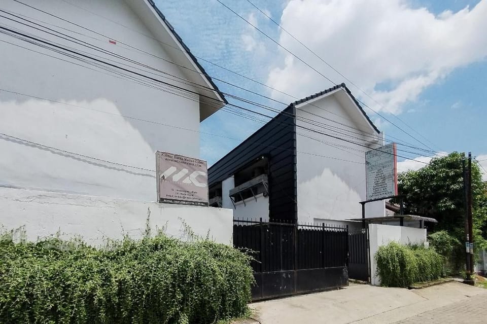 Alfalah Residence Syariah Mitra RedDoorz Hotel in Indonesia