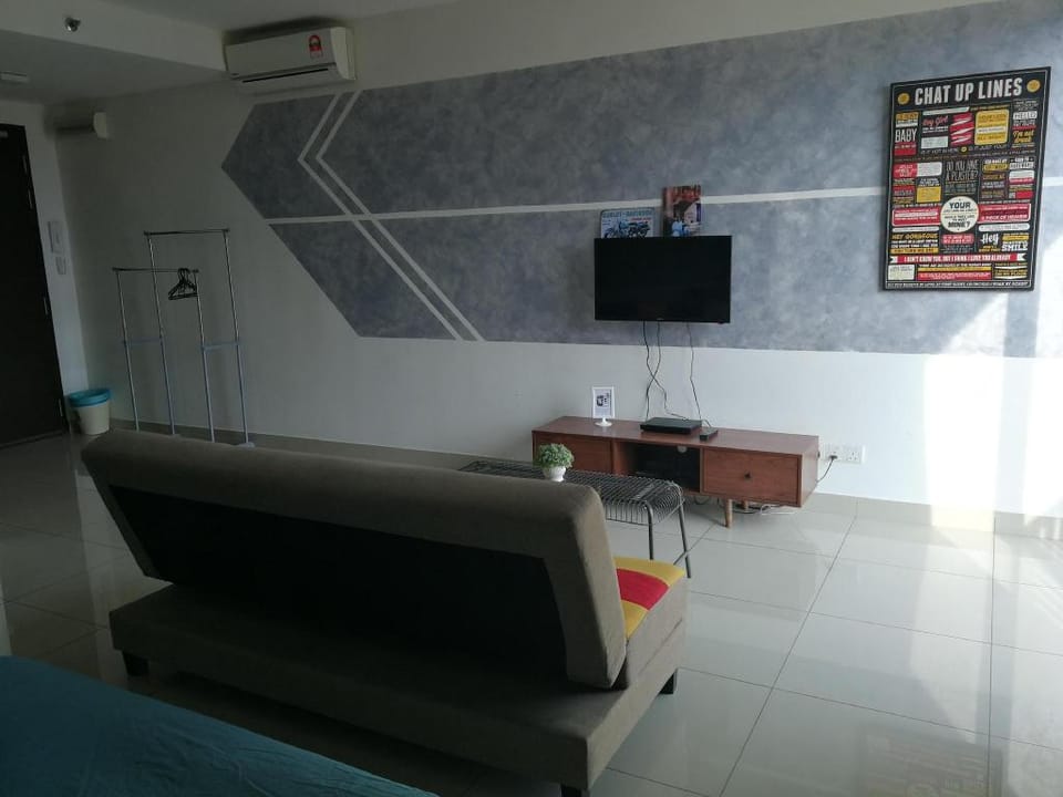 Wellness Guest House 902 @ Trefoil Setia Alam Apartment in Selangor, Malaysia