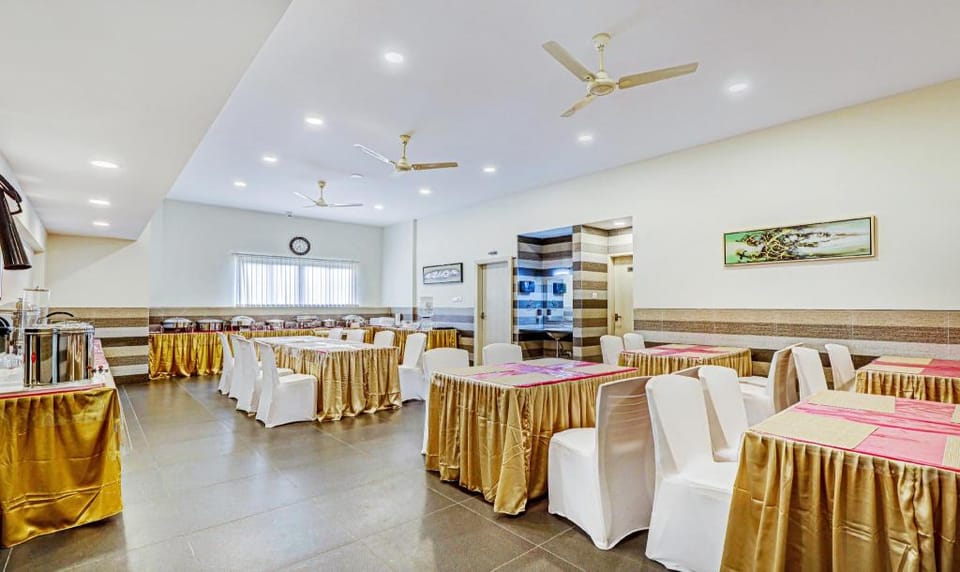 Treebo Galaxy Suites Mathikere Hotel in Bengaluru