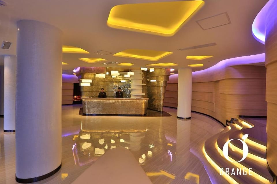 Orange Hotel Qingdao Hai'er Road Shilaoren Bathing Beach Hotel in Qingdao
