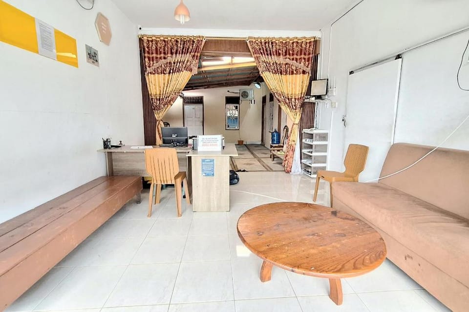 Handira Homestay Syariah Padang RedPartner Hotel in Padang