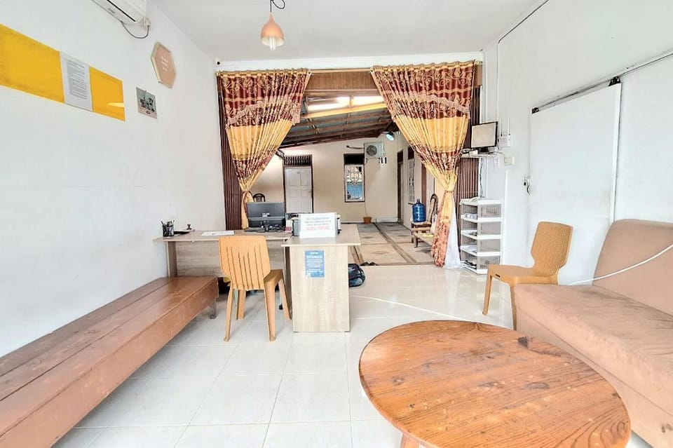 Handira Homestay Syariah Padang RedPartner Hotel in Padang