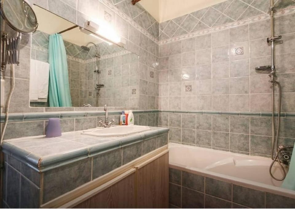 Provencal Style and Large 1 Bedroom Rue Florian Apartment in Cannes