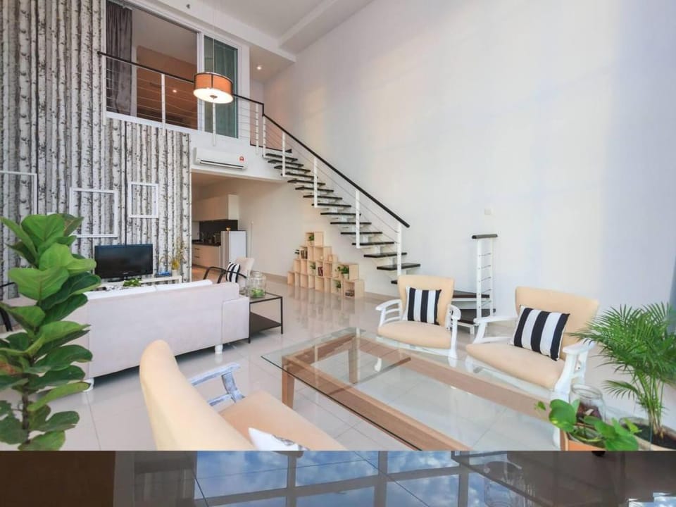 Seafront Scandinavian Home ‖ Maritime Suite Apartment in George Town