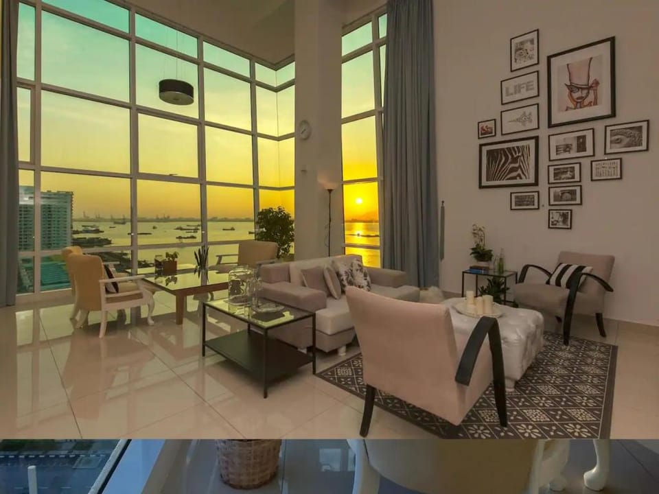 Seafront Scandinavian Home ‖ Maritime Suite Apartment in George Town