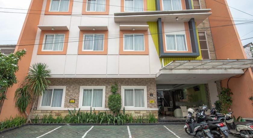RedDoorz Syariah @ Soekarno Hatta Indah 2 Bed and Breakfast in East Java