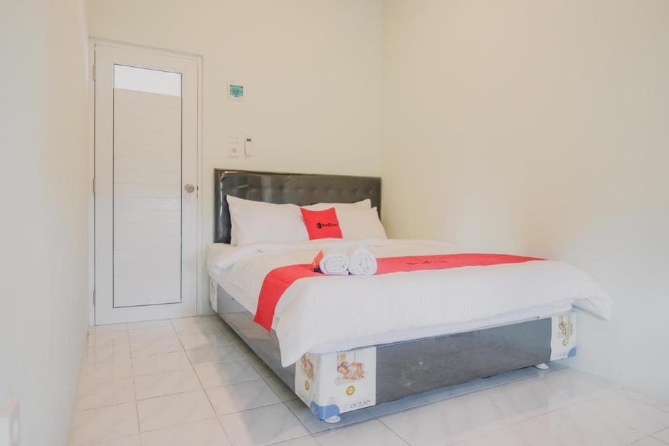 RedDoorz @ Jalan Pangeran Antasari Lampung 2 Bed and Breakfast in Indonesia