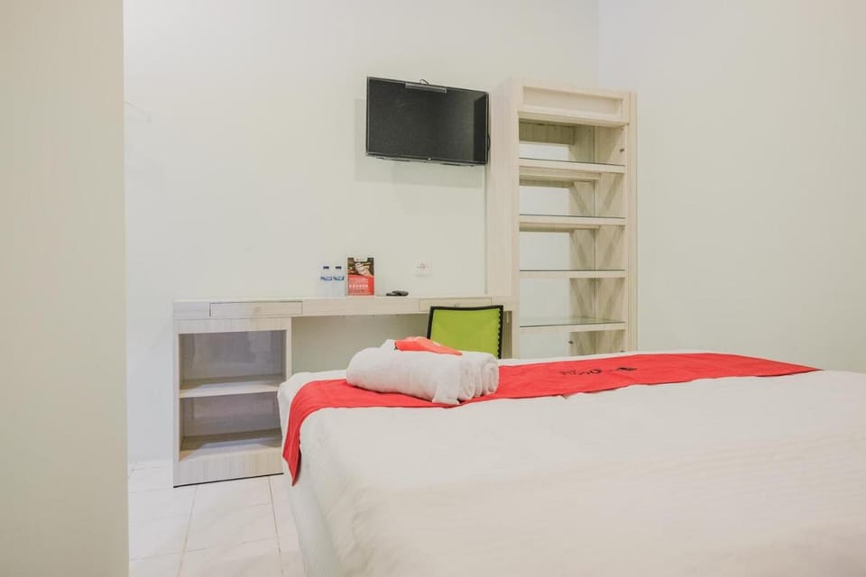 RedDoorz @ Jalan Pangeran Antasari Lampung 2 Bed and Breakfast in Indonesia