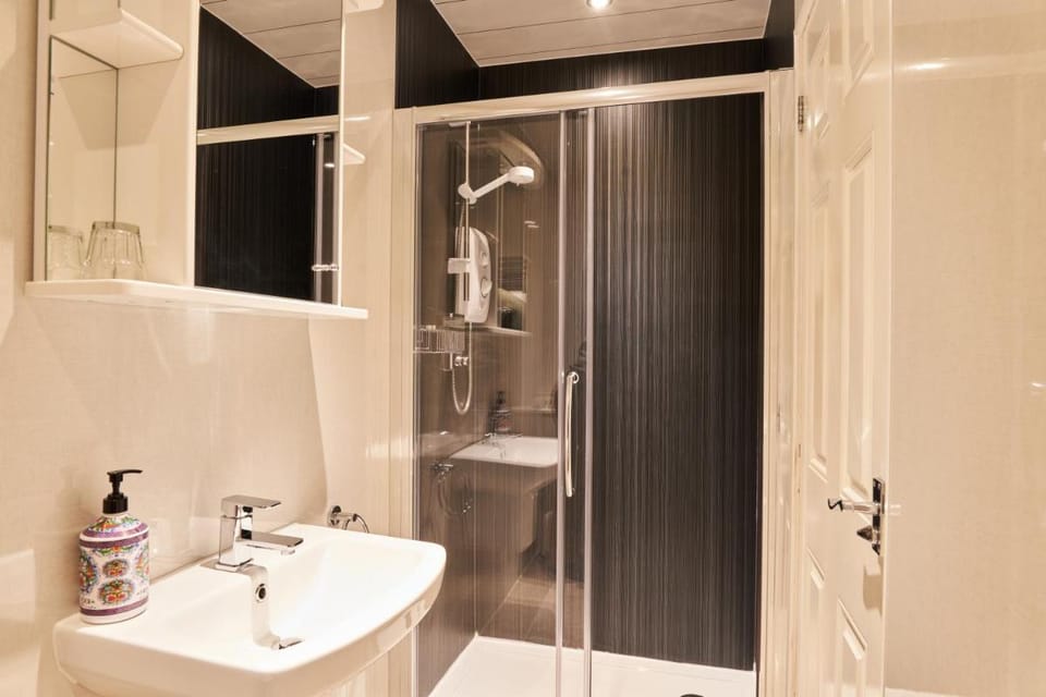 Quilt and Croissants Guest House Bed and Breakfast in Stratford-upon-Avon