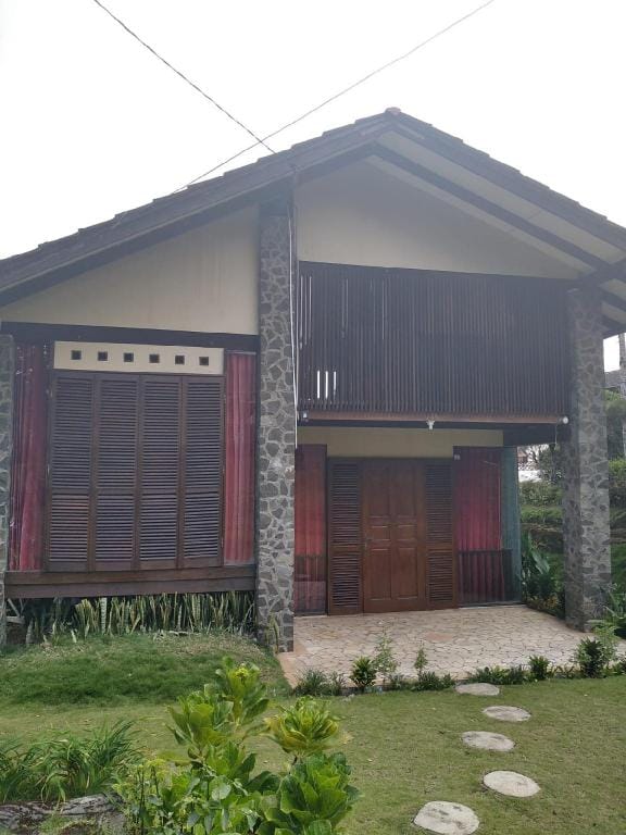RAFIFA VILLA ISTANA BUNGA LEMBANG BANDUNG Villa in Parongpong