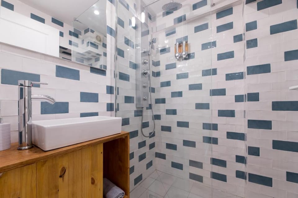 NEW ! Miss Dior 2 Bdrs, Great Apt, Prime Location Apartment in Paris