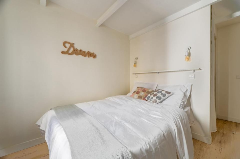 NEW ! La Vie Est Belle 3 Bdrs, Prime Location Apartment in Paris