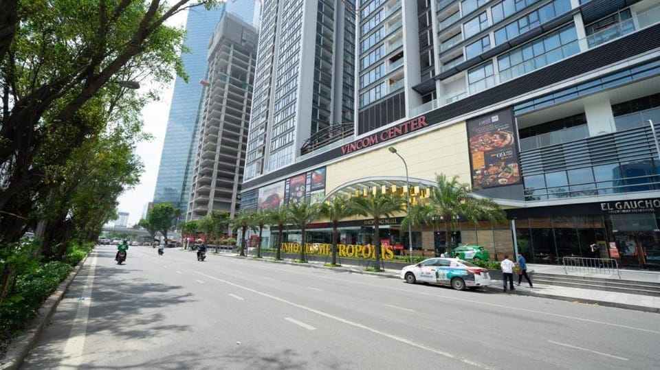 *BOM HOMESTAY*-VINHOMES METROPOLIS- 2BR- LUXURYAPT Apartment in Hanoi