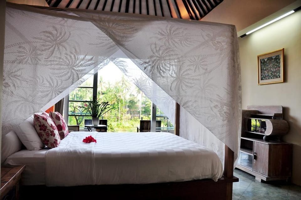 4BR Fresh River Villa in Blahbatuh