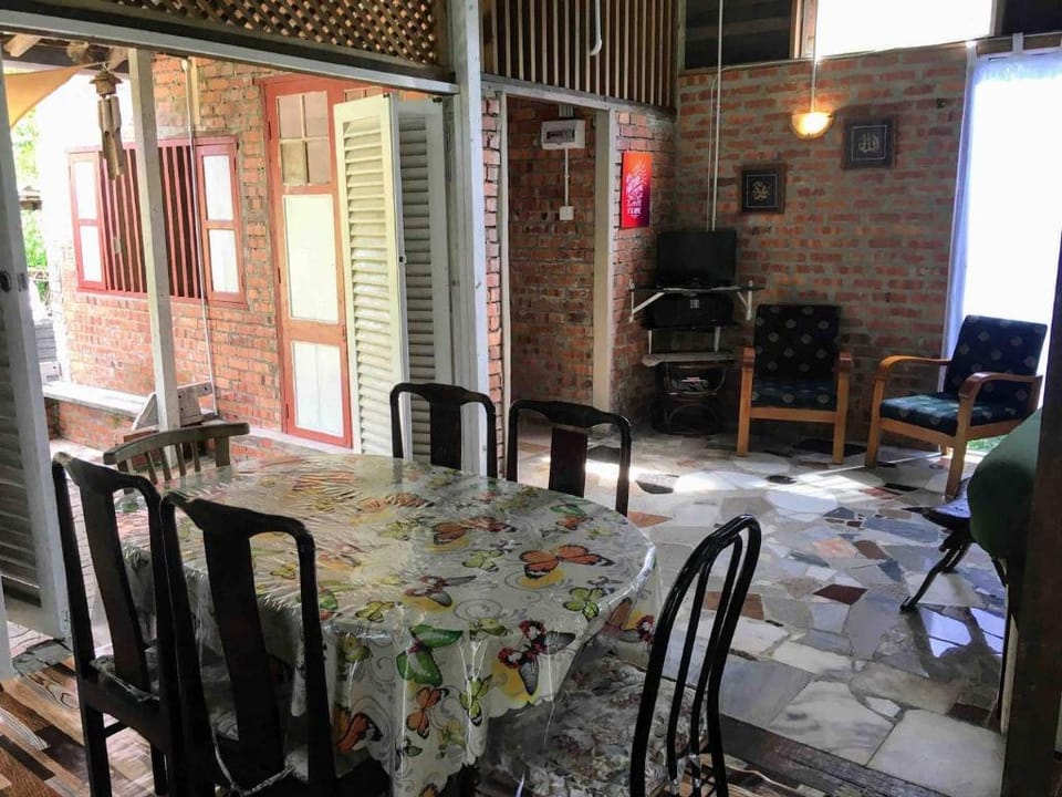 Nurin Cottage: Tranquil Rustic Retreat Vacation rental in Selangor, Malaysia