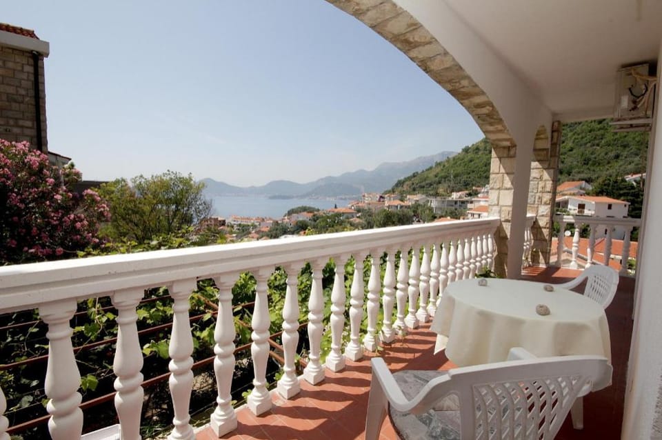 Double room Apartment in Sveti Stefan