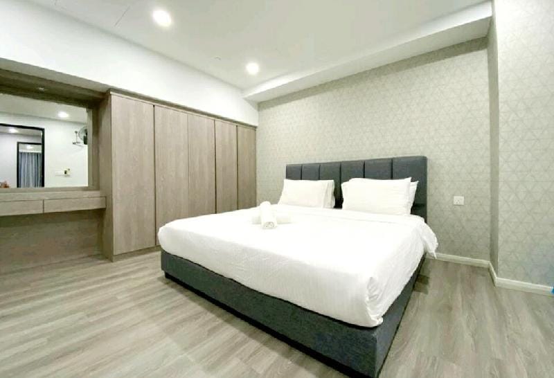 Gurney Sunrise Seaview Luxury Suite 8 Pax Sunrise Seaview Suite Apartment in George Town
