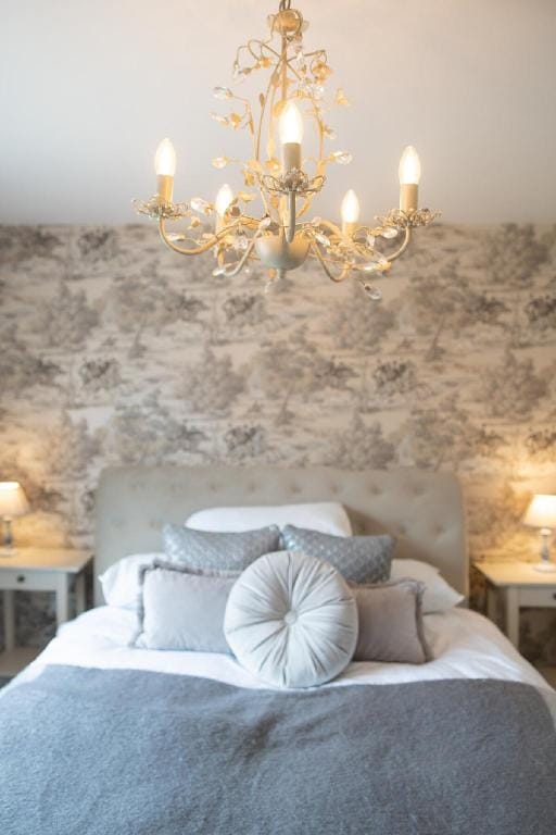 New build 5 bedroom detached house with parking Vacation rental in Cherwell District