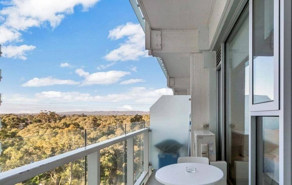 Luxury 2 Bdrm (The Watson),FREE carpark, near city Apartment in Adelaide