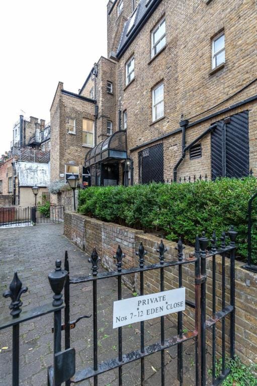  Beautiful 3 Bed, 3 Bath In High St. Kensington Vacation rental in London Borough of Camden