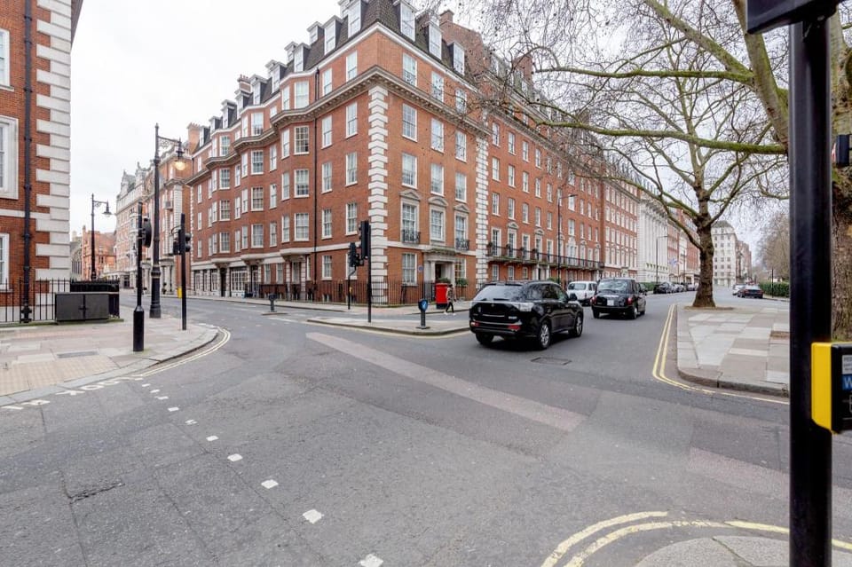 Palatial apartment, Mayfair, London Apartment in City of Westminster