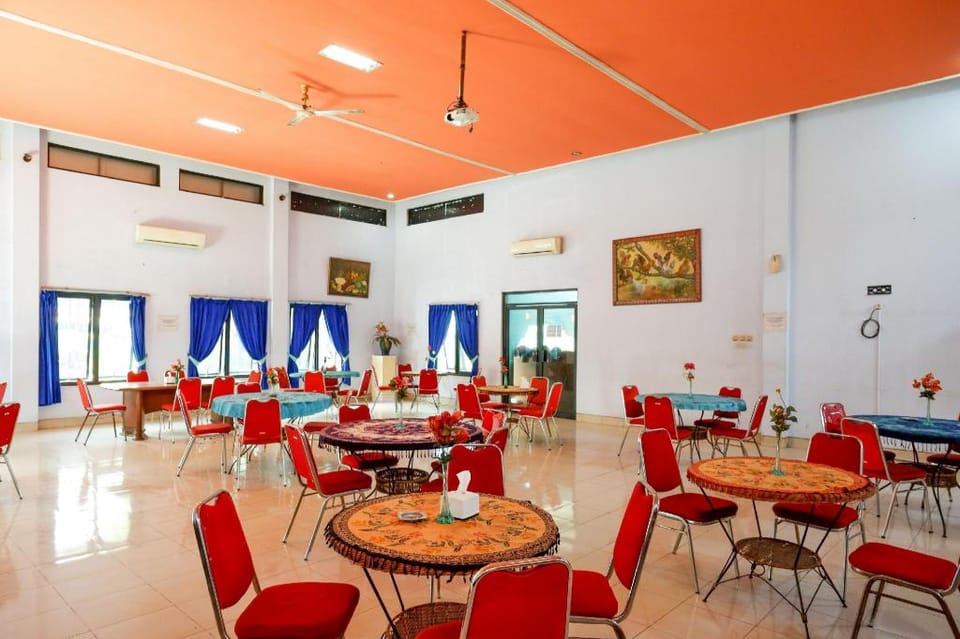 RedDoorz Plus Syariah near Stasiun Pekalongan 2 Hotel in Indonesia