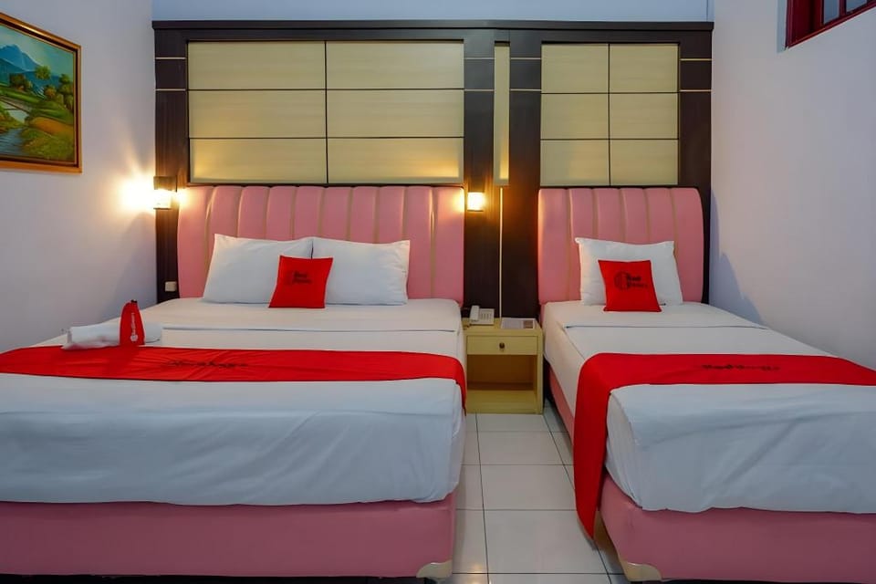 RedDoorz Plus Syariah near Stasiun Pekalongan 2 Hotel in Indonesia