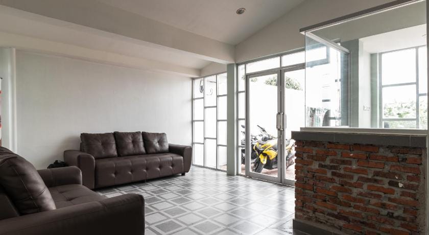RedDoorz Plus near RS USU Medan 2 Bed and Breakfast in Indonesia