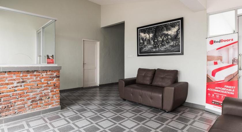 RedDoorz Plus near RS USU Medan 2 Bed and Breakfast in Indonesia