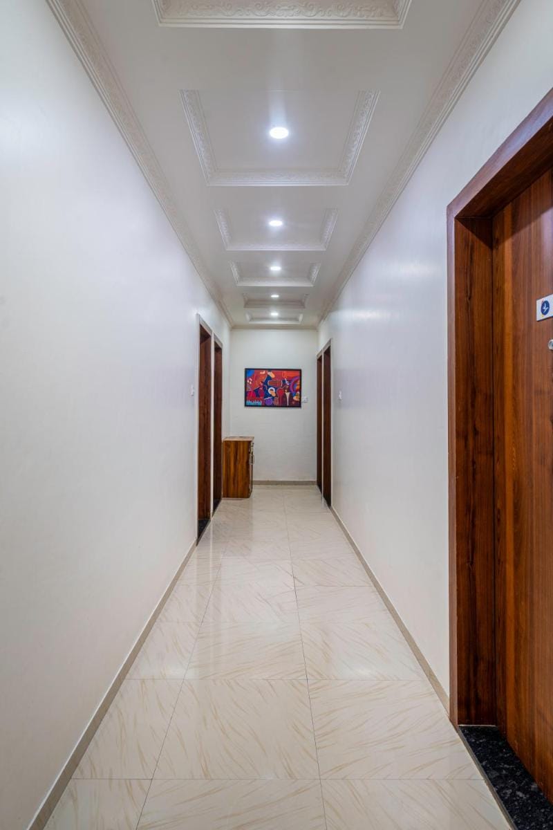 Hotel StayBird - Nest, Kharadi Bed and Breakfast in Pune