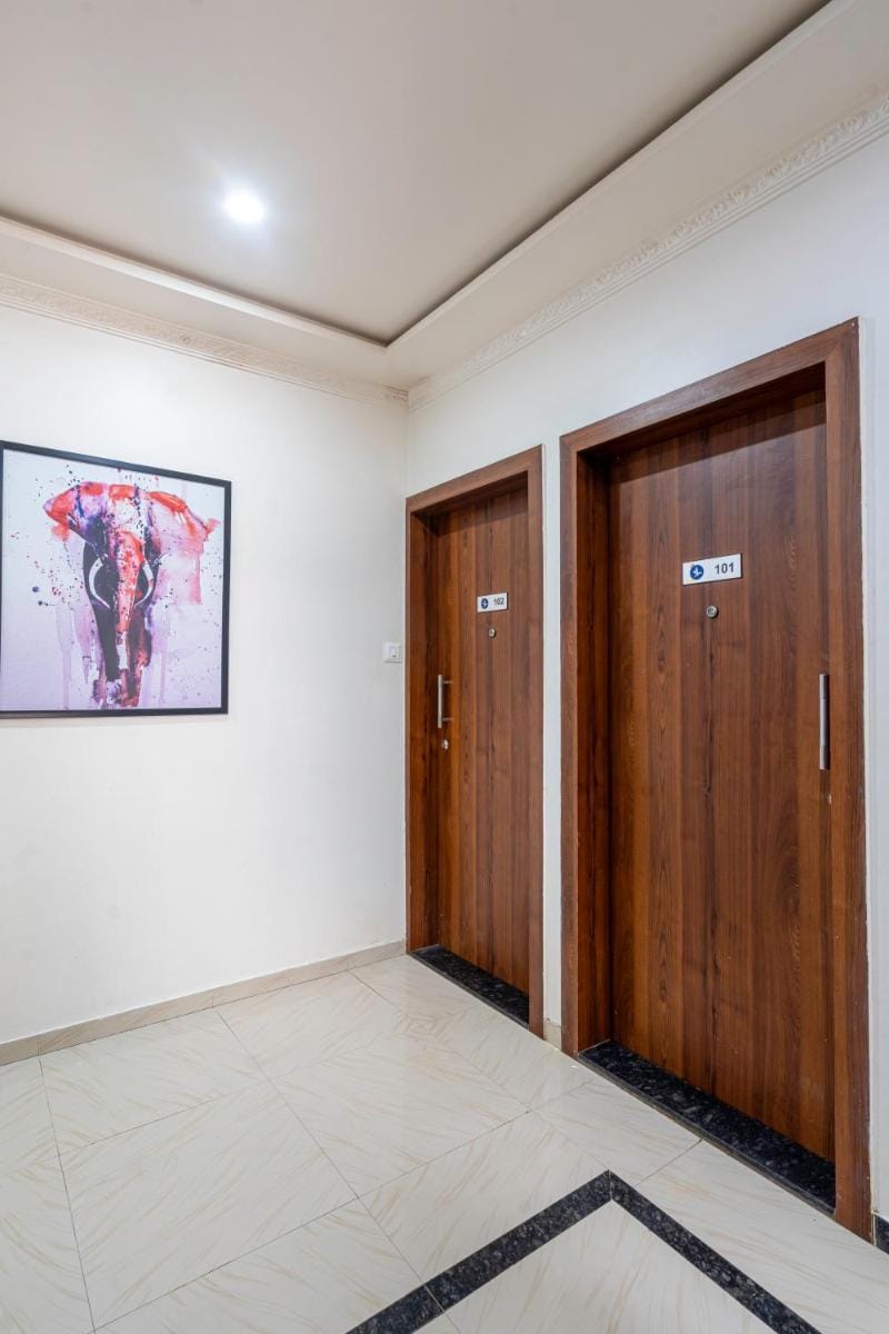 Hotel StayBird - Nest, Kharadi Bed and Breakfast in Pune