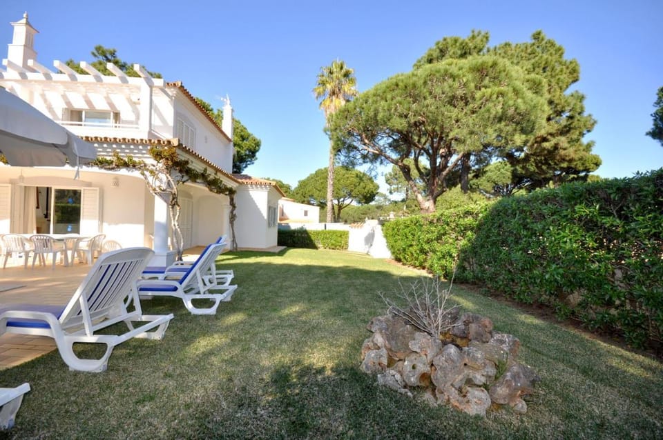 Charming Villa, Private Pool, Walking Distance to Centre, Free AC Wifi Villa in Quarteira