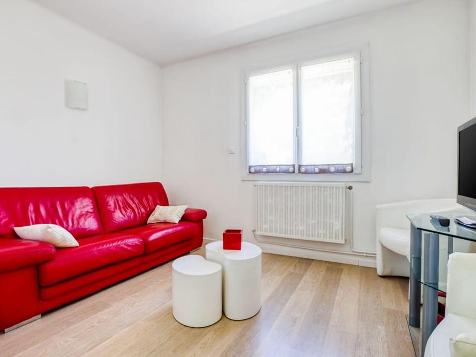 Holiday Home in Barry-d'Islemade with Pool Vacation rental in Occitanie