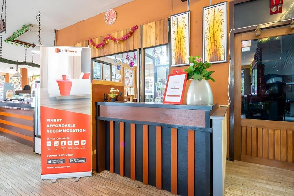 RedDoorz Plus near Balai Kota Batu 2 Bed and Breakfast in Batu