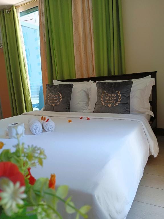 Airport Apartment One Palm Tree Villas   Apartment in Pasay