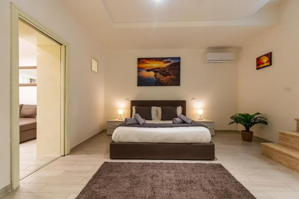 Blonde House Apartment in Naples