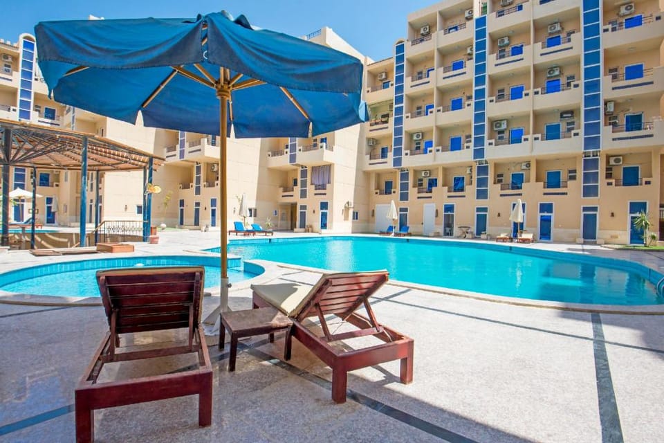 Pool View w/ Balcony Near El Gouna ★ Kitchen ★ AC Apartment in Hurghada